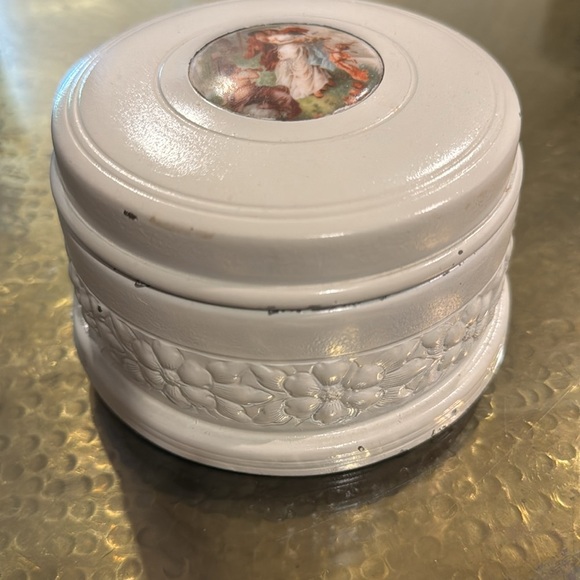 Vintage Musical Powder Puff Box - Picture 3 of 7